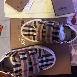 Burberry toddler shoes